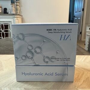 Hyaluronic Acid Deep Moisturizing Serum - White